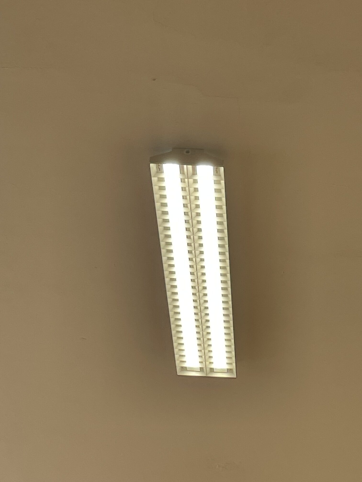 LED osvětlení tělocvična DALI, nízké UGR, odolnost nárazem balonu